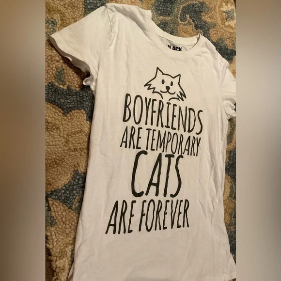 Cute “cats” tee - Picture 1 of 5